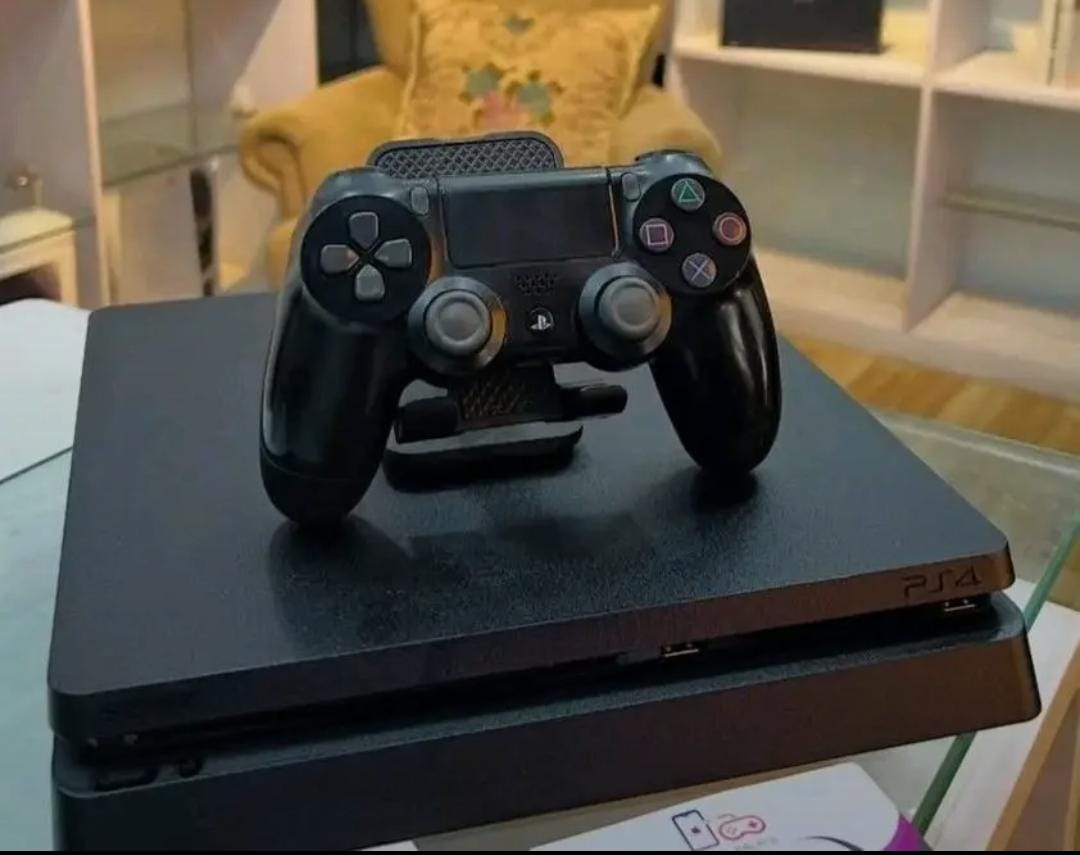 Sony PlayStation 4 (PS4) Console