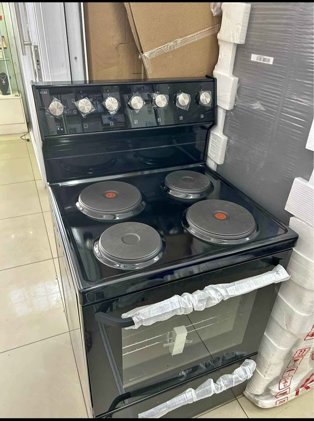 Univa 4 Plate electric stove in Bulawayo